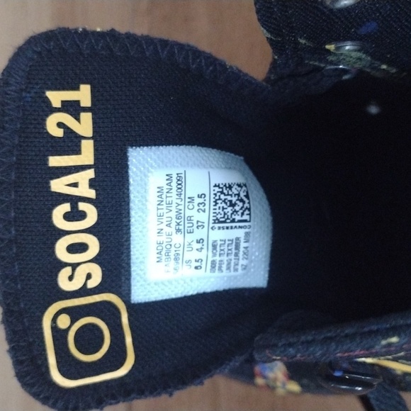 Converse Chuck Taylor painted High Top Sneakers - Picture 5 of 7